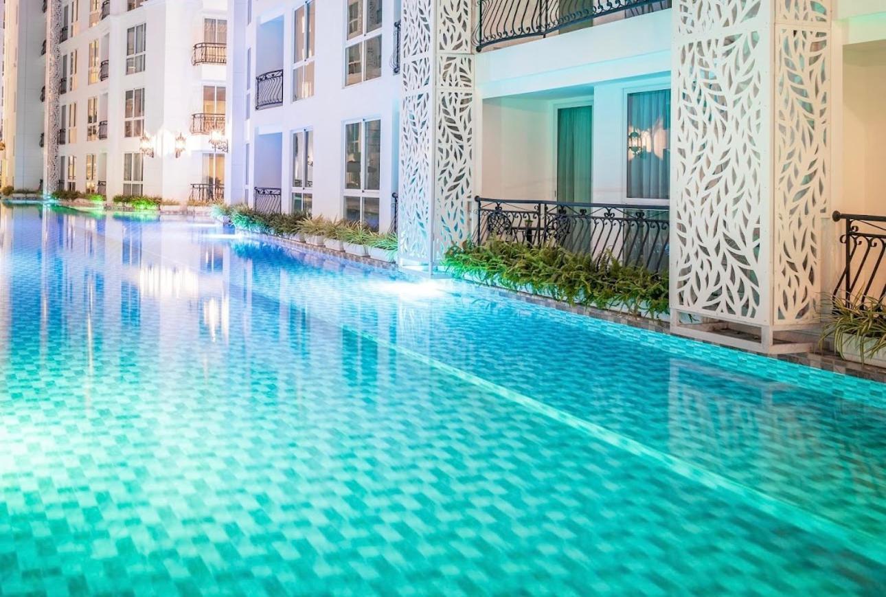 Center Luxurious Garden 1 *