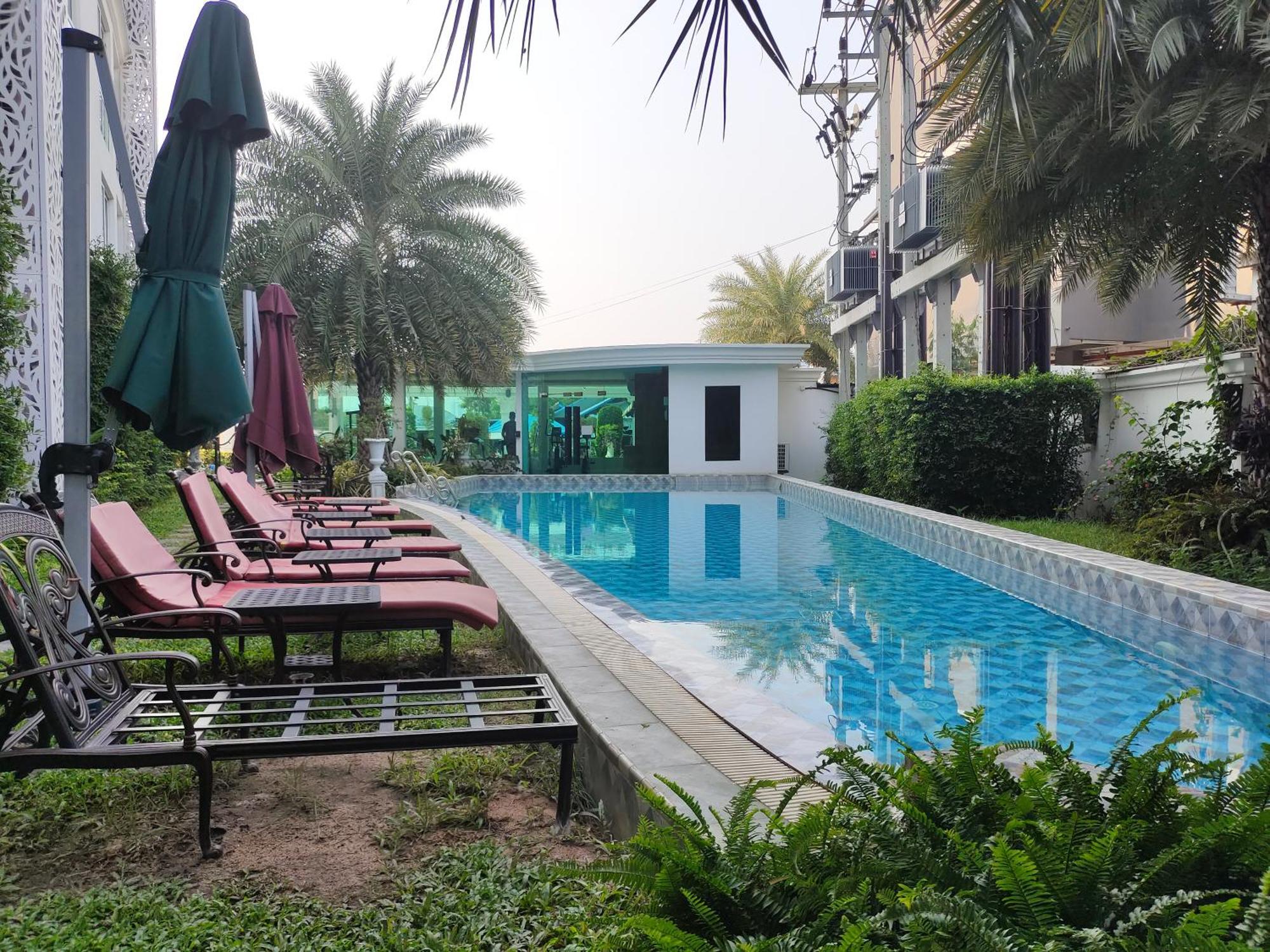 Apartment Center Luxurious Garden 1